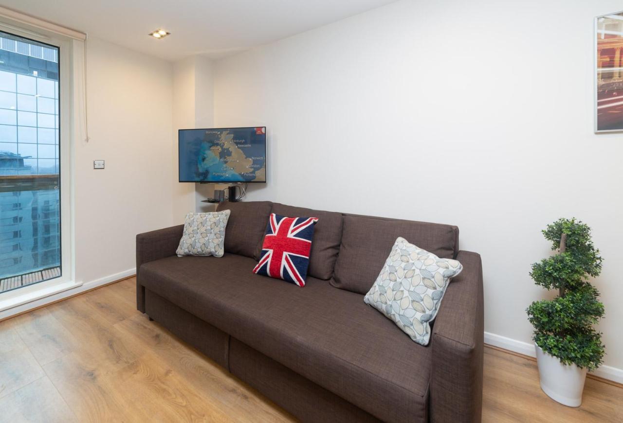 Royal Crossharbour Apartment *